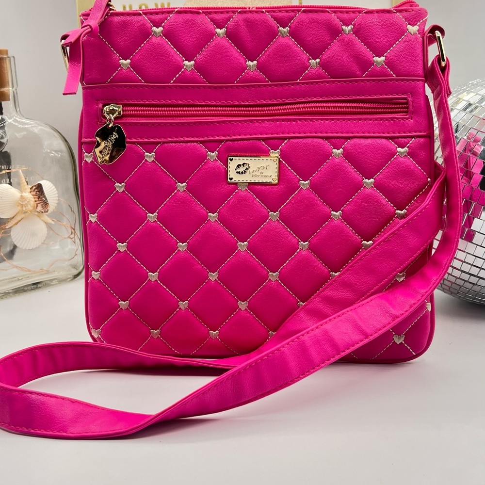 NICE BETSY JOHNSON HOT PINK FUSCHIA CROSS BODY BAG. DISCONTINUED STYLE.